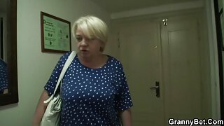 دكتور هذه ليست سكس اجنبي مترجم للعربية حقنة لقاح كوفيد