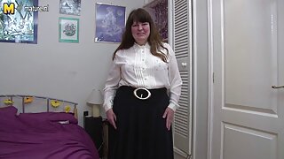 أحمر شعر Boyne يتم لمسه سكس عربي افلام اجنبية مترجمة للعربية شفهيًا بإصبعه
