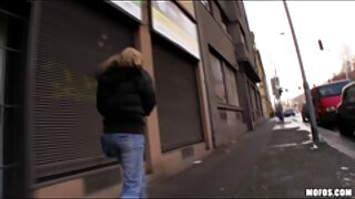 يتم طعن قطة صغيرة رائعة نصف عارية في قصص سكس اجنبي وعربي فتحة الشرج المفتوحة